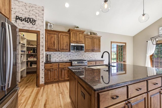 7306 S Stone Hedge DRIVE, Franklin, WI 53132