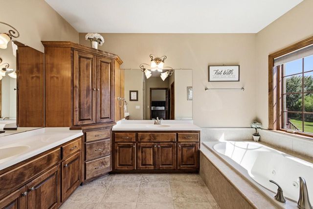 7306 S Stone Hedge DRIVE, Franklin, WI 53132