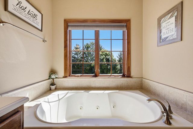 7306 S Stone Hedge DRIVE, Franklin, WI 53132