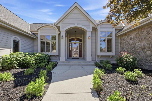 7306 S Stone Hedge DRIVE, Franklin, WI 53132
