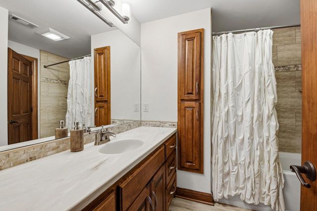 7306 S Stone Hedge DRIVE, Franklin, WI 53132