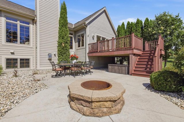 7306 S Stone Hedge DRIVE, Franklin, WI 53132