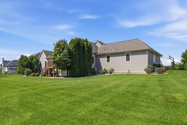 7306 S Stone Hedge DRIVE, Franklin, WI 53132