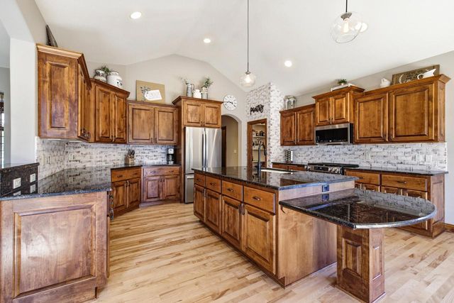 7306 S Stone Hedge DRIVE, Franklin, WI 53132