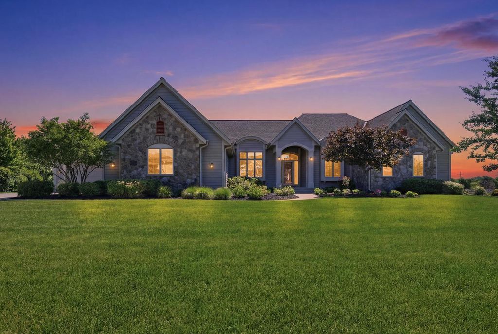 7306 S Stone Hedge DRIVE, Franklin, WI 53132