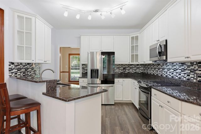 2230 Wedgewood Drive, Matthews, NC 28104