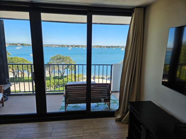 5600 N Flagler Drive 408, West Palm Beach, FL 33407