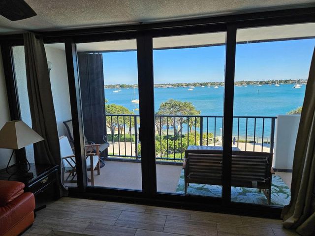 5600 N Flagler Drive 408, West Palm Beach, FL 33407