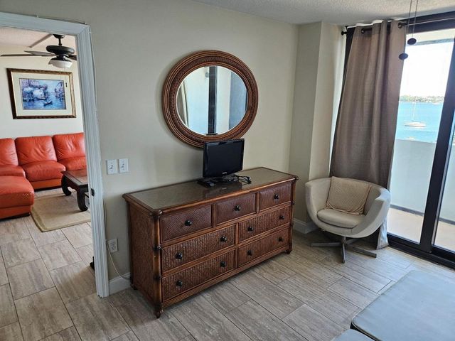 5600 N Flagler Drive 408, West Palm Beach, FL 33407