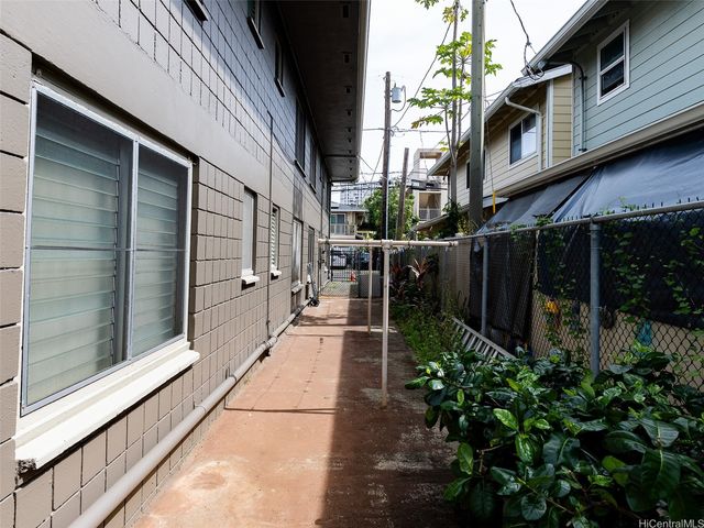 1213 Matlock Avenue, Honolulu, HI 96814
