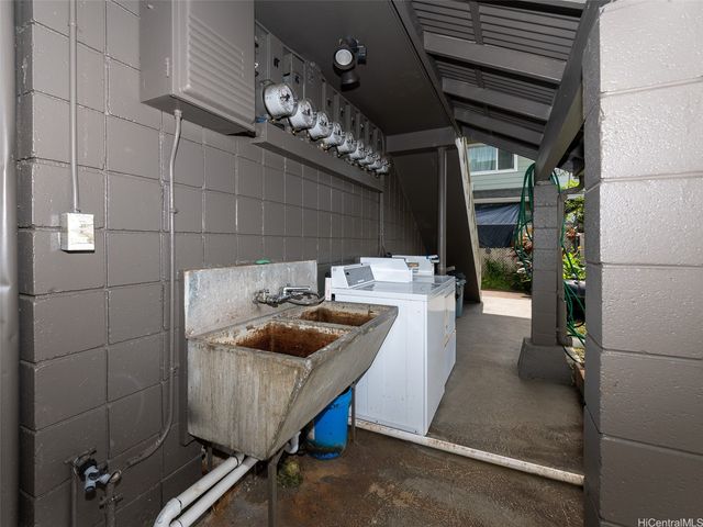 1213 Matlock Avenue, Honolulu, HI 96814