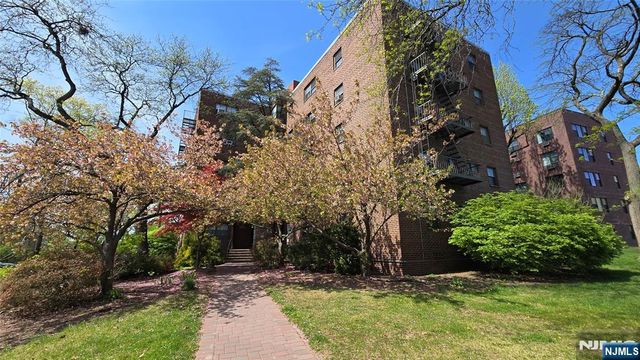 3001 Edwin Avenue 2J, Fort Lee, NJ 07024