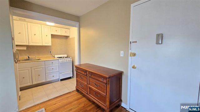 3001 Edwin Avenue 2J, Fort Lee, NJ 07024