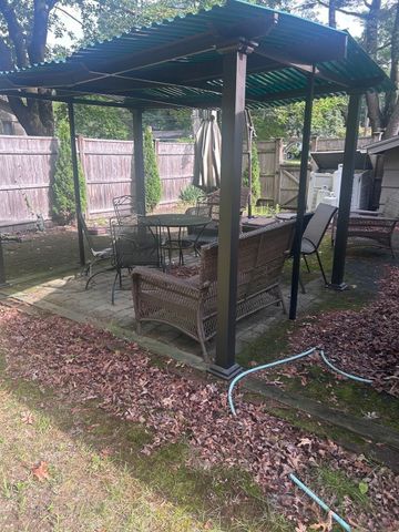 69 Griffin Rd, Framingham, MA 01701