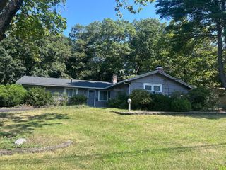 69 Griffin Rd, Framingham, MA 01701