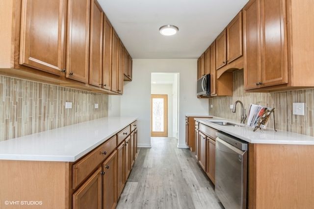 1142 E 159th Place, South Holland, IL 60473