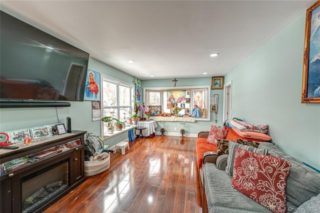 85 Bayview Avenue, East Patchogue, NY 11772