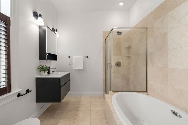 120 Seaver St E201, Brookline, MA 02445
