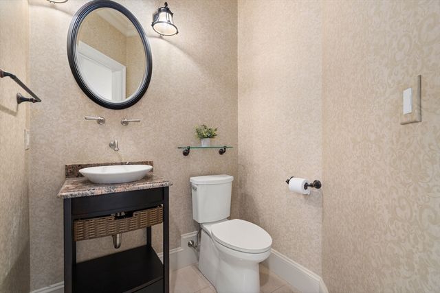 120 Seaver St E201, Brookline, MA 02445