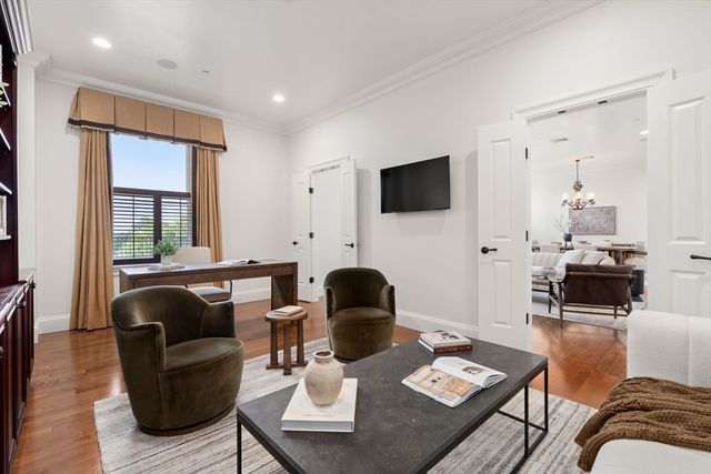 120 Seaver St E201, Brookline, MA 02445