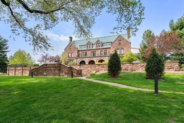 120 Seaver St E201, Brookline, MA 02445