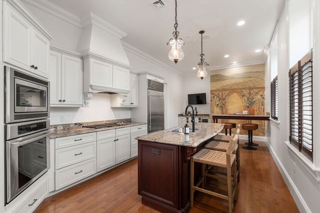 120 Seaver St E201, Brookline, MA 02445