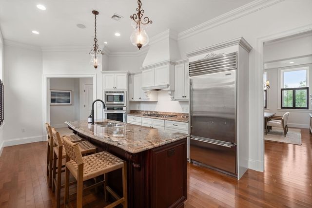 120 Seaver St E201, Brookline, MA 02445