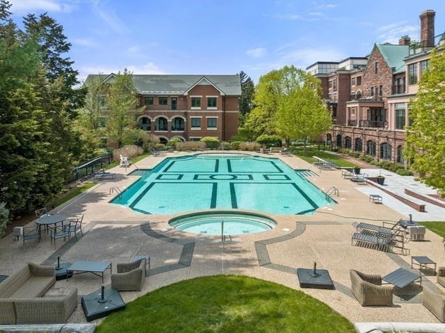 120 Seaver St E201, Brookline, MA 02445