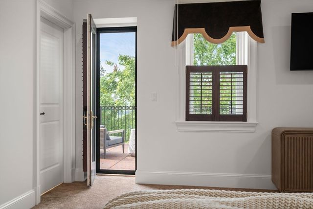 120 Seaver St E201, Brookline, MA 02445