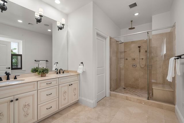 120 Seaver St E201, Brookline, MA 02445