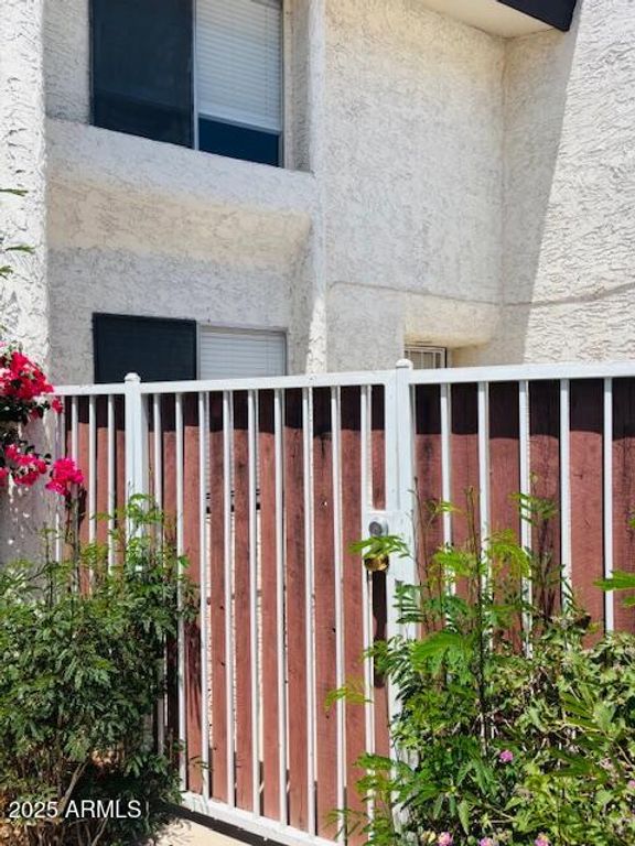 1632 S River Drive, Tempe, AZ 85281