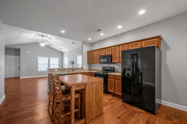 168 Ridge View Road, Versailles, KY 40383