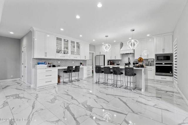 12319 Vanherr Dr, Louisville, KY 40299