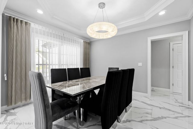 12319 Vanherr Dr, Louisville, KY 40299