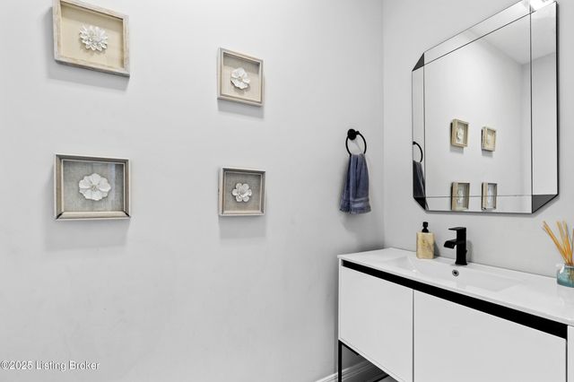 12319 Vanherr Dr, Louisville, KY 40299