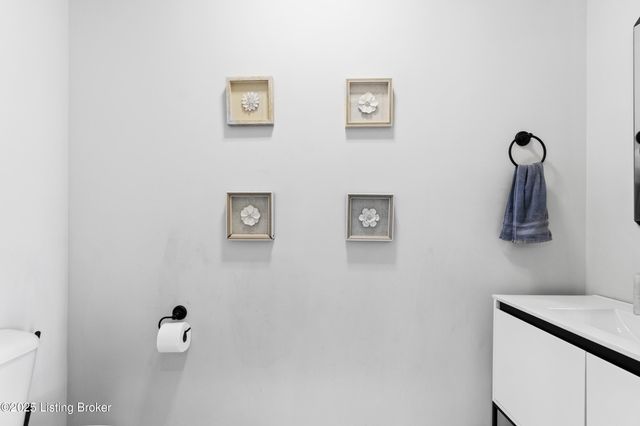 12319 Vanherr Dr, Louisville, KY 40299