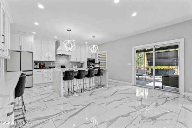 12319 Vanherr Dr, Louisville, KY 40299