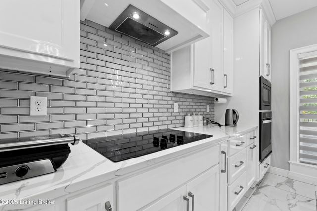 12319 Vanherr Dr, Louisville, KY 40299