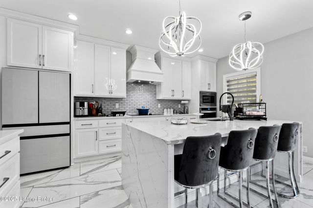 12319 Vanherr Dr, Louisville, KY 40299