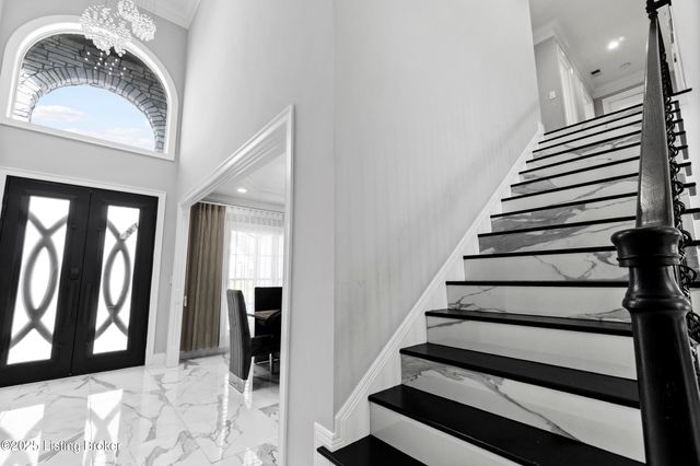 12319 Vanherr Dr, Louisville, KY 40299