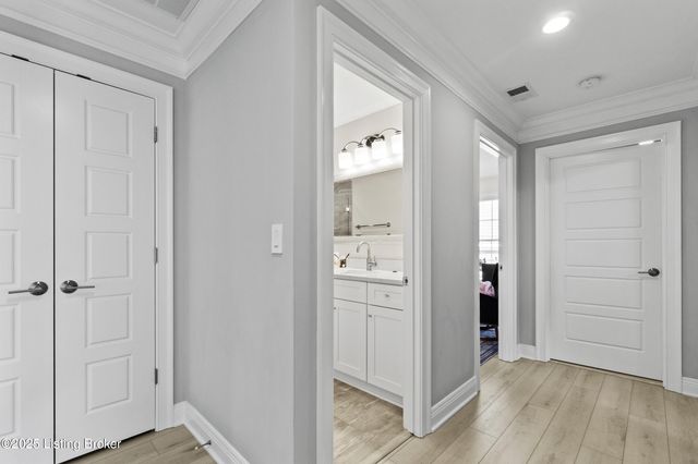 12319 Vanherr Dr, Louisville, KY 40299