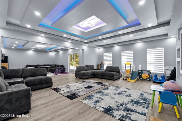 12319 Vanherr Dr, Louisville, KY 40299