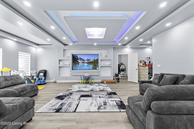 12319 Vanherr Dr, Louisville, KY 40299