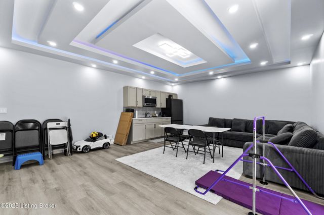 12319 Vanherr Dr, Louisville, KY 40299