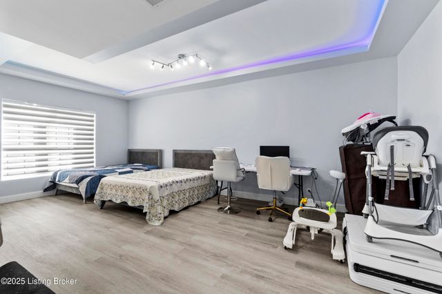 12319 Vanherr Dr, Louisville, KY 40299