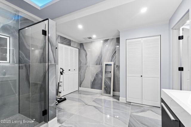 12319 Vanherr Dr, Louisville, KY 40299