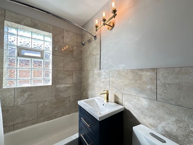 2617 W Rascher Avenue 2, Chicago, IL 60625