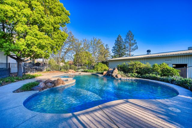 4841 Val Verde Rd, Loomis, CA 95650