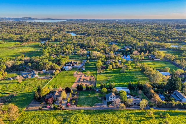 4841 Val Verde Rd, Loomis, CA 95650