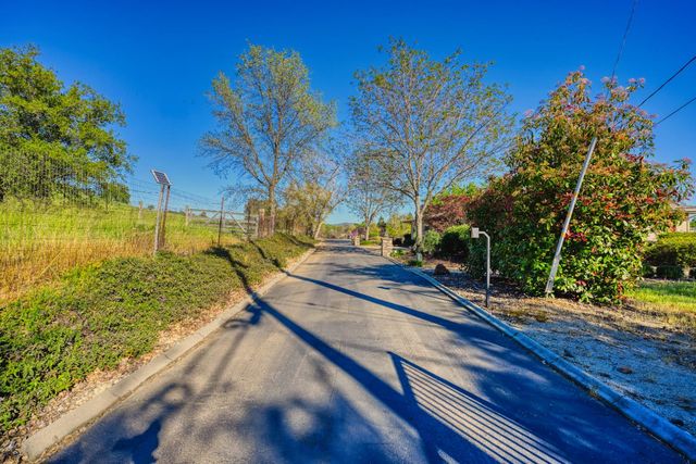 4841 Val Verde Rd, Loomis, CA 95650